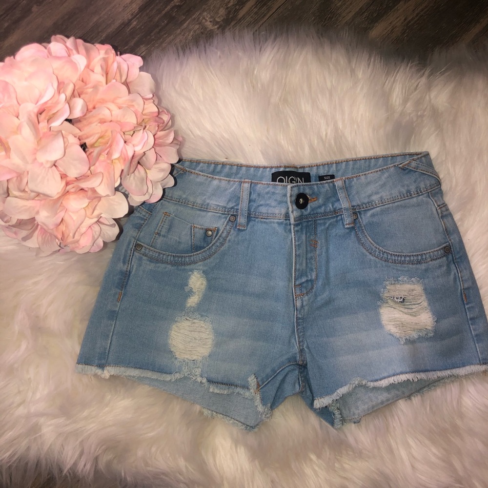NEW DENIM DISTRESSED JEAN SHORTS